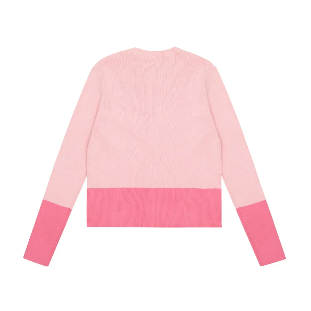 vivienne west wood Vivienne contrasting high-end Korean-style cardigan knitted sweater wool 2024 autumn latest style 🧩 15% merino cotton wool 85% wool blend 🧩Correct Italian 🇮🇹100% wool washed wheat logo Size: S -M- L Color: blue pink black gray